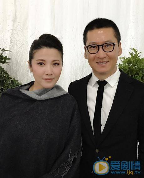 颜丙燕与人合照 颜丙燕高清写真_颜丙燕高清剧照