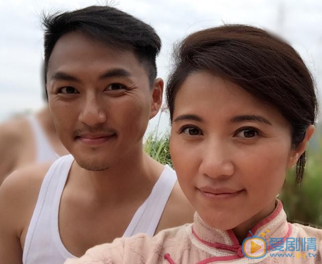 颜丙燕与人合照 颜丙燕高清写真_颜丙燕高清剧照