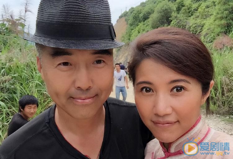 颜丙燕与人合照 颜丙燕高清写真_颜丙燕高清剧照