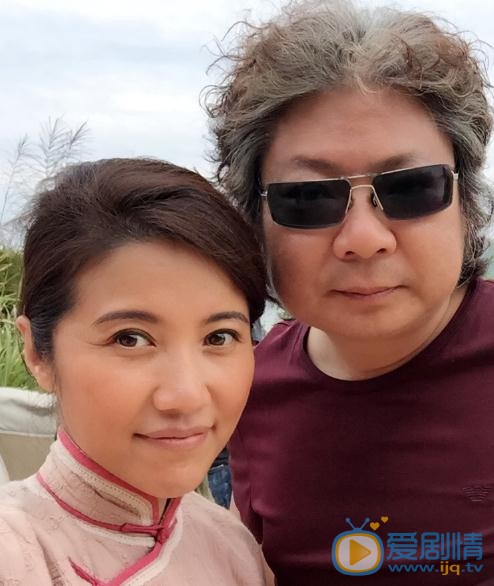颜丙燕与人合照 颜丙燕高清写真_颜丙燕高清剧照