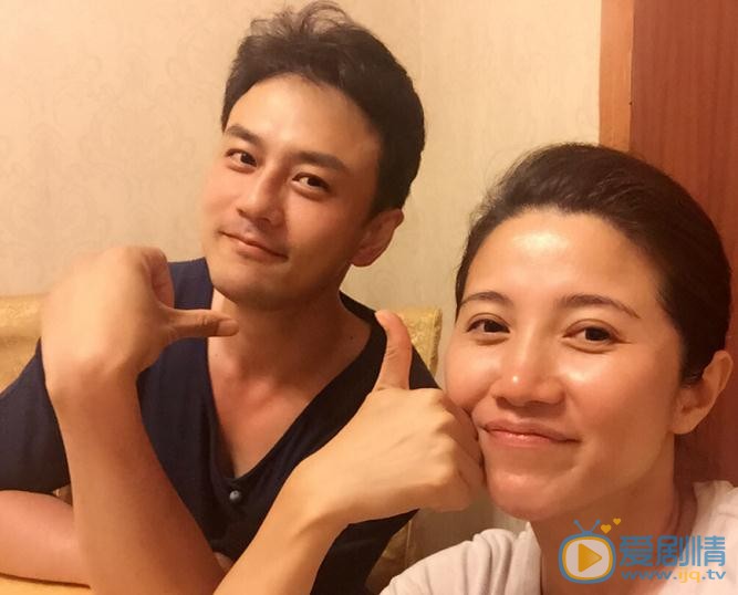 颜丙燕与人合照 颜丙燕高清写真_颜丙燕高清剧照