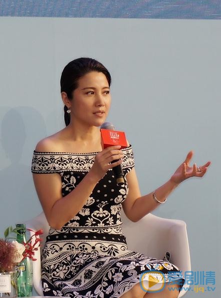 颜丙燕与人合照 颜丙燕高清写真_颜丙燕高清剧照