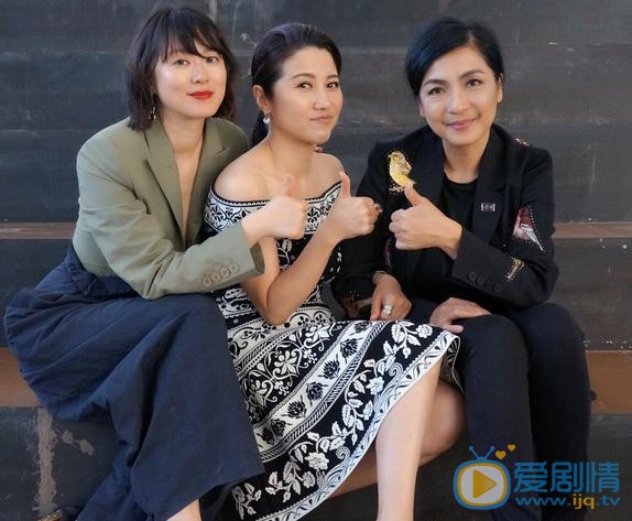 颜丙燕与人合照 颜丙燕高清写真_颜丙燕高清剧照