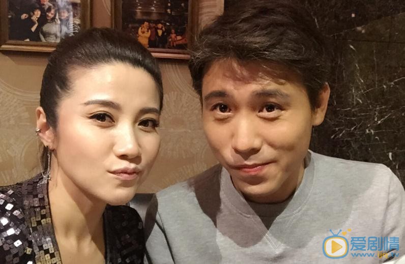 颜丙燕与人合照 颜丙燕高清写真_颜丙燕高清剧照