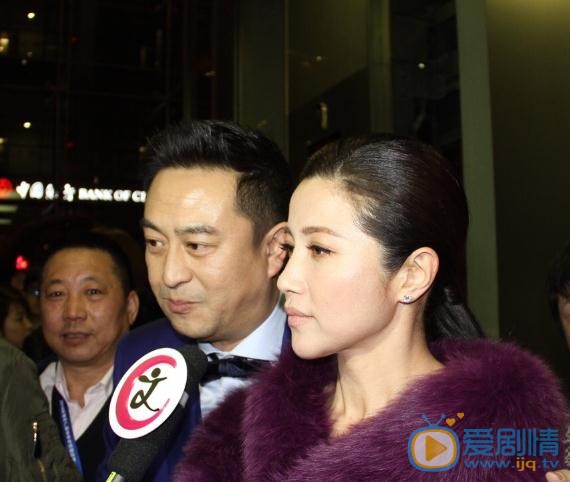 颜丙燕与人合照 颜丙燕高清写真_颜丙燕高清剧照