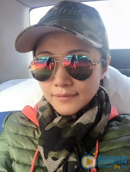 颜丙燕与人合照 颜丙燕高清写真_颜丙燕高清剧照