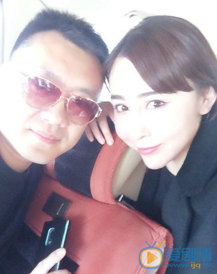 陈美行与人合照 陈美行高清写真_陈美行高清剧照