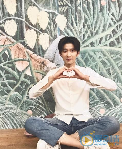 侯朋岩生活照 侯朋岩高清写真_侯朋岩高清剧照