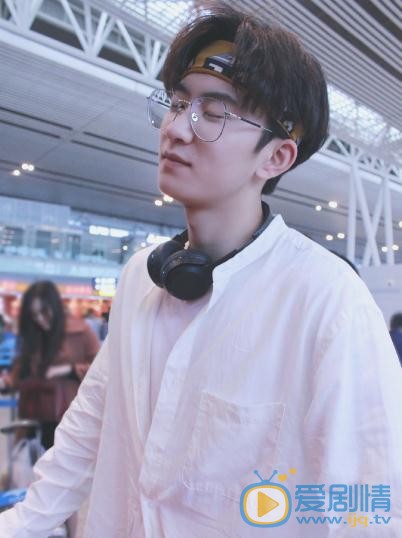 侯朋岩生活照 侯朋岩高清写真_侯朋岩高清剧照