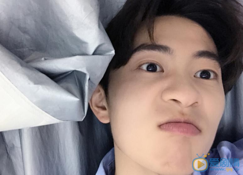 侯朋岩生活照 侯朋岩高清写真_侯朋岩高清剧照