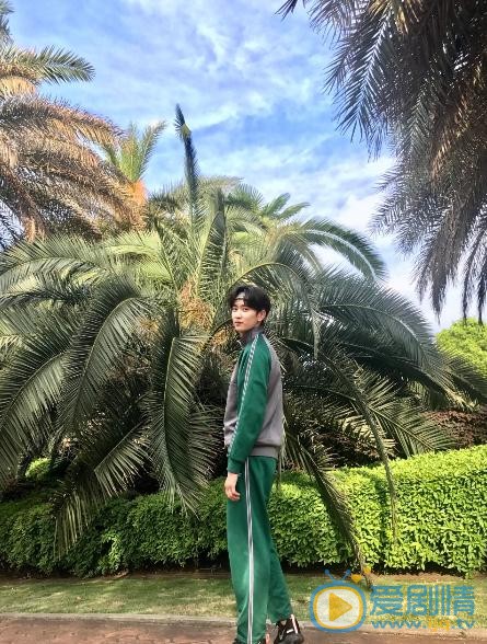 侯朋岩生活照 侯朋岩高清写真_侯朋岩高清剧照