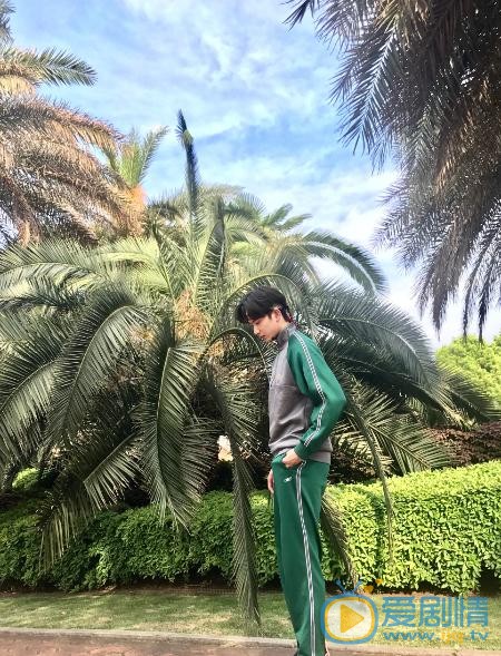 侯朋岩生活照 侯朋岩高清写真_侯朋岩高清剧照