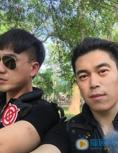 刘冠麟与人合照 刘冠麟高清写真_刘冠麟高清剧照