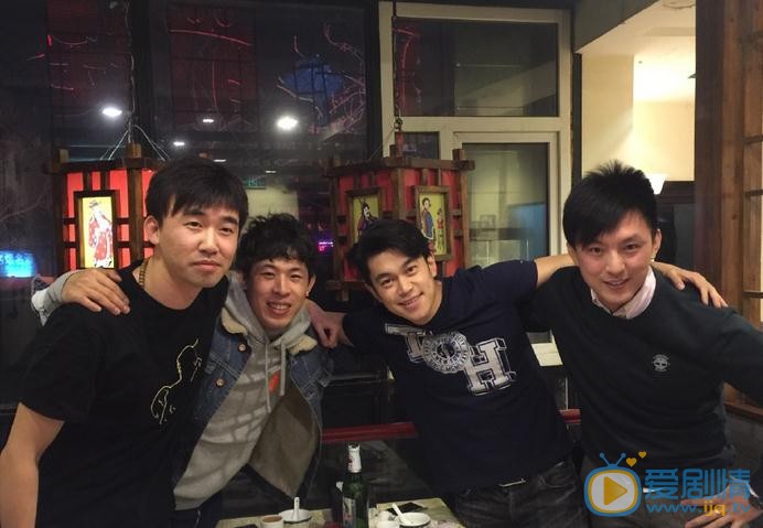 刘冠麟与人合照 刘冠麟高清写真_刘冠麟高清剧照