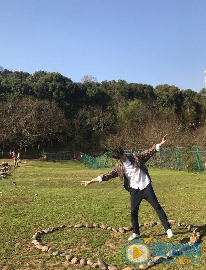 侯朋岩生活照 侯朋岩高清写真_侯朋岩高清剧照