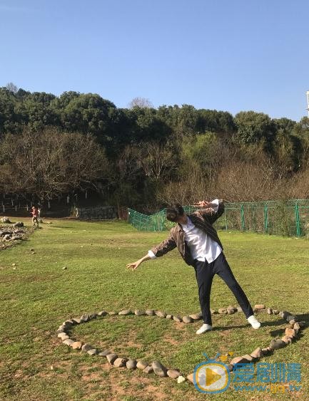 侯朋岩生活照 侯朋岩高清写真_侯朋岩高清剧照