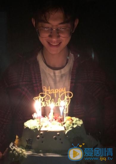 侯朋岩生活照 侯朋岩高清写真_侯朋岩高清剧照