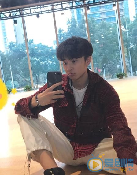 侯朋岩生活照 侯朋岩高清写真_侯朋岩高清剧照