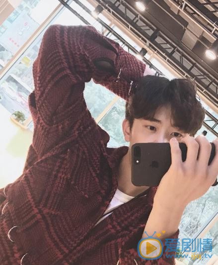 侯朋岩生活照 侯朋岩高清写真_侯朋岩高清剧照