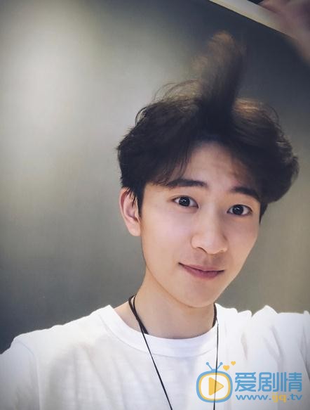 侯朋岩生活照 侯朋岩高清写真_侯朋岩高清剧照