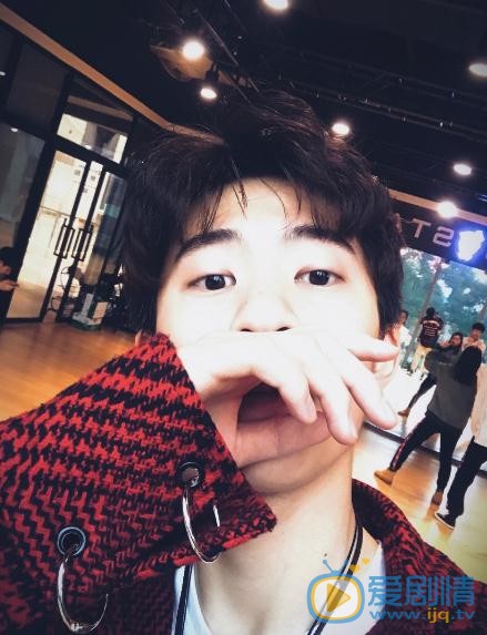 侯朋岩生活照 侯朋岩高清写真_侯朋岩高清剧照