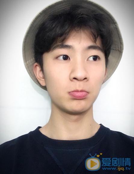 侯朋岩生活照 侯朋岩高清写真_侯朋岩高清剧照