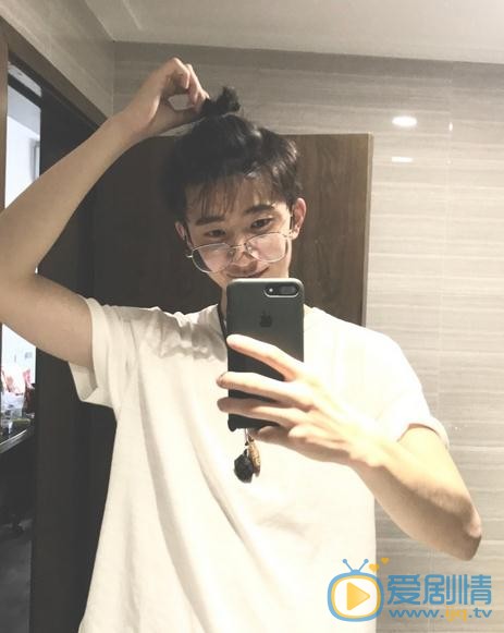 侯朋岩生活照 侯朋岩高清写真_侯朋岩高清剧照