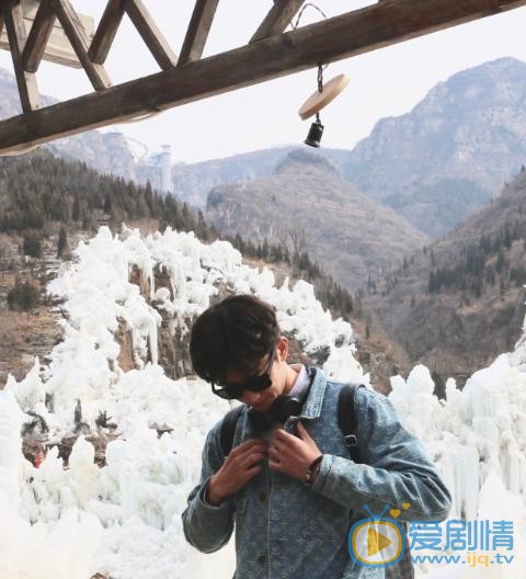 侯朋岩随性街拍 侯朋岩高清写真_侯朋岩高清剧照