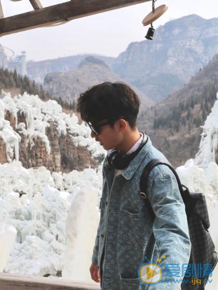 侯朋岩随性街拍 侯朋岩高清写真_侯朋岩高清剧照