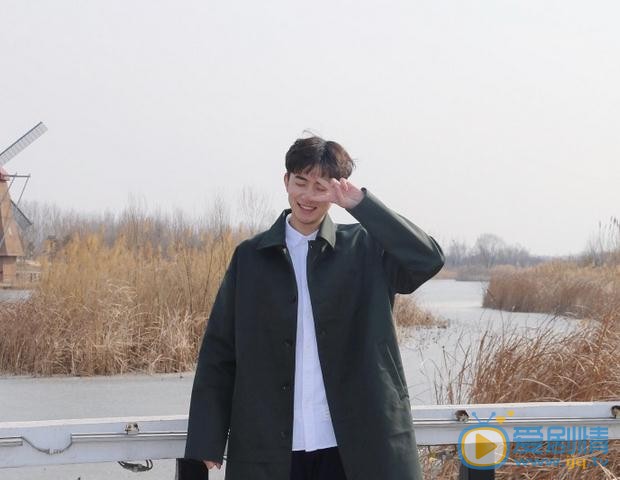 侯朋岩随性街拍 侯朋岩高清写真_侯朋岩高清剧照
