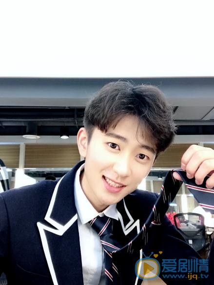 侯朋岩生活照 侯朋岩高清写真_侯朋岩高清剧照