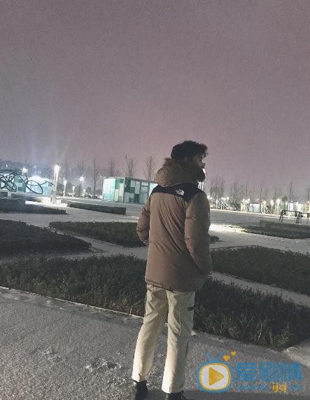 侯朋岩生活照 侯朋岩高清写真_侯朋岩高清剧照