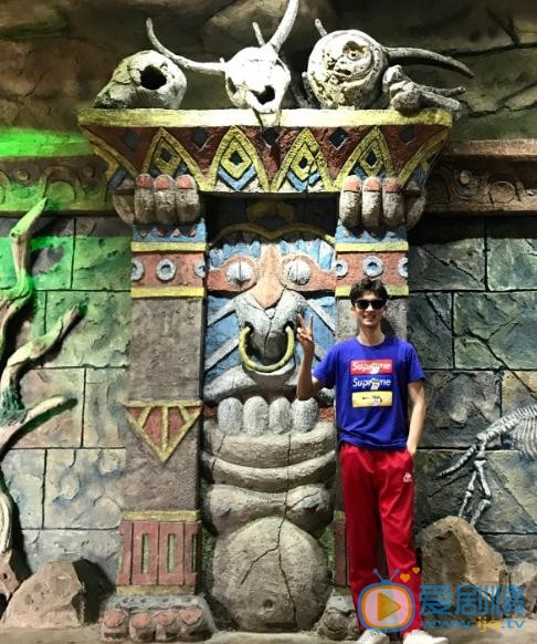 侯朋岩生活照 侯朋岩高清写真_侯朋岩高清剧照