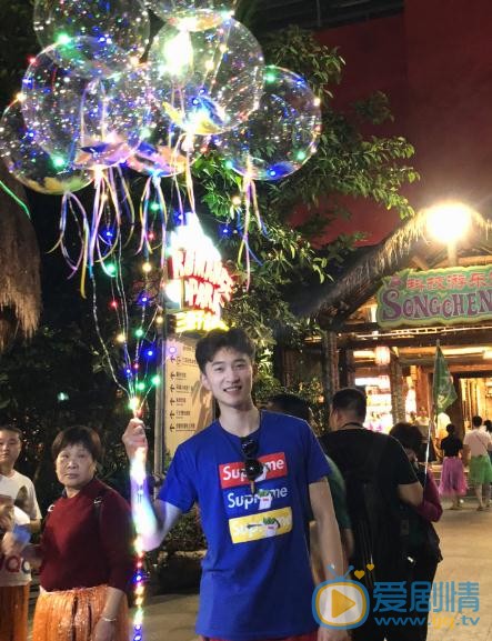 侯朋岩生活照 侯朋岩高清写真_侯朋岩高清剧照