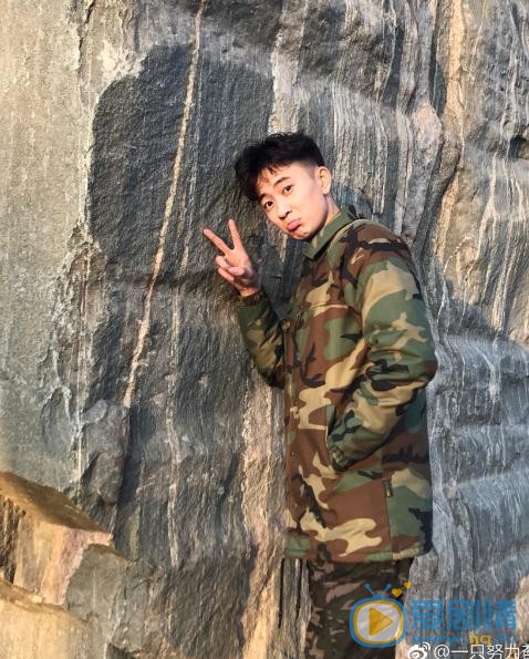 侯朋岩生活照 侯朋岩高清写真_侯朋岩高清剧照