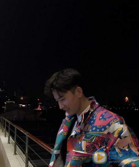 侯朋岩生活照 侯朋岩高清写真_侯朋岩高清剧照