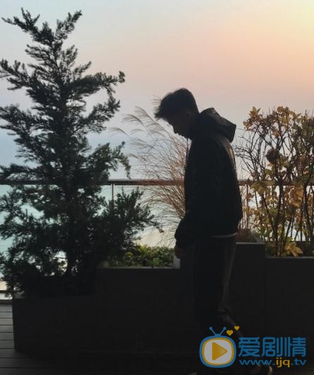 侯朋岩生活照 侯朋岩高清写真_侯朋岩高清剧照