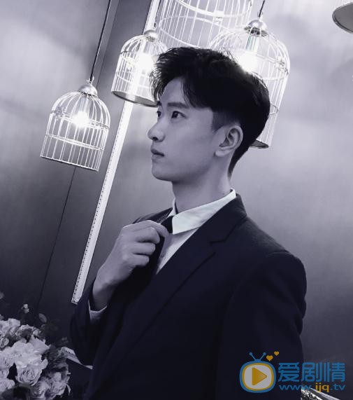 侯朋岩生活照 侯朋岩高清写真_侯朋岩高清剧照