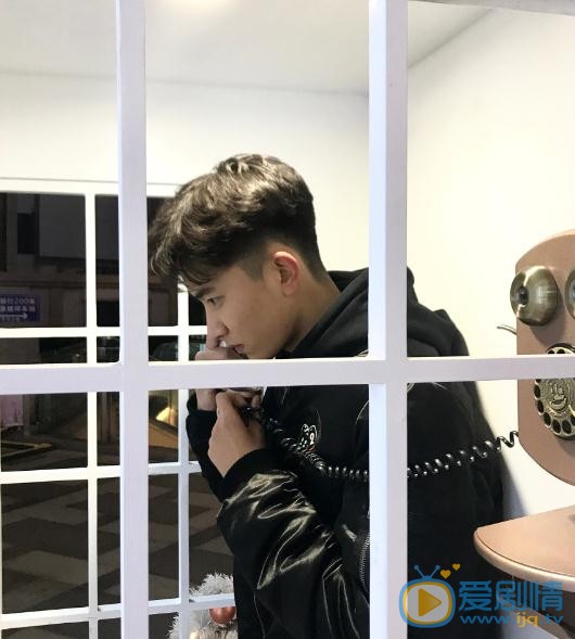 侯朋岩生活照 侯朋岩高清写真_侯朋岩高清剧照