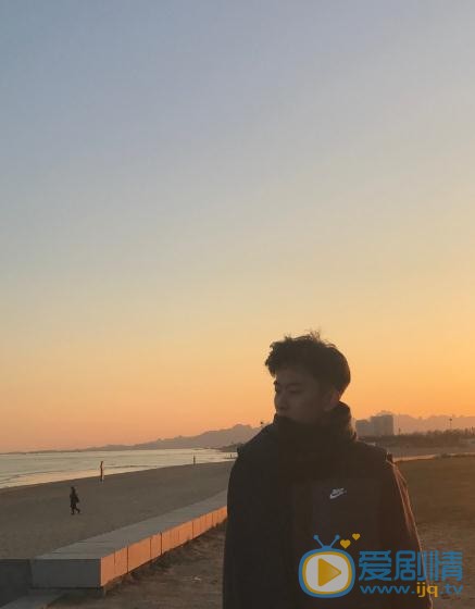 侯朋岩生活照 侯朋岩高清写真_侯朋岩高清剧照