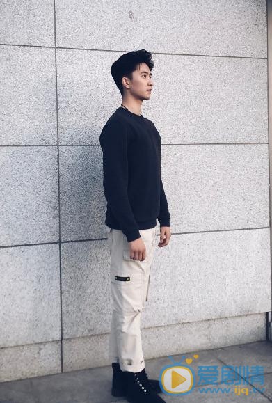 侯朋岩生活照 侯朋岩高清写真_侯朋岩高清剧照