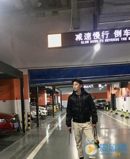 侯朋岩生活照 侯朋岩高清写真_侯朋岩高清剧照