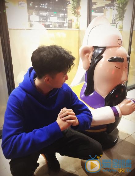 侯朋岩生活照 侯朋岩高清写真_侯朋岩高清剧照