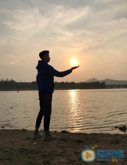 侯朋岩生活照 侯朋岩高清写真_侯朋岩高清剧照