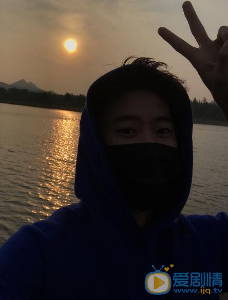 侯朋岩生活照 侯朋岩高清写真_侯朋岩高清剧照