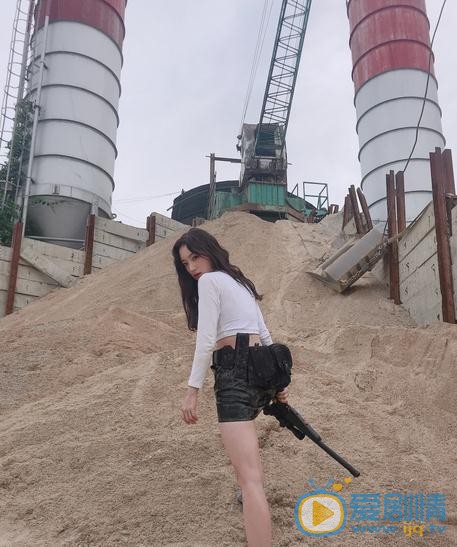 谢蕾蕾狙击手照 谢蕾蕾高清写真_谢蕾蕾高清剧照