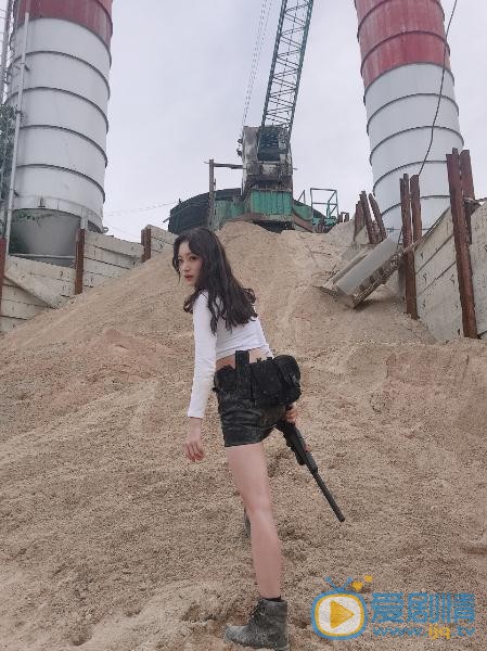 谢蕾蕾狙击手照 谢蕾蕾高清写真_谢蕾蕾高清剧照