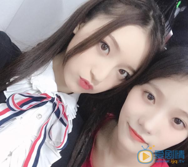 谢蕾蕾与人合照 谢蕾蕾高清写真_谢蕾蕾高清剧照