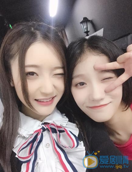 谢蕾蕾与人合照 谢蕾蕾高清写真_谢蕾蕾高清剧照