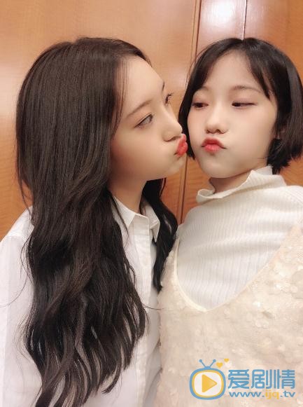 谢蕾蕾与人合照 谢蕾蕾高清写真_谢蕾蕾高清剧照